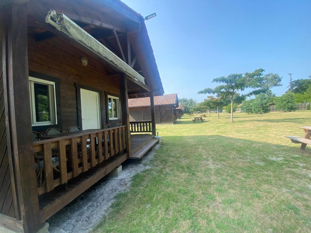 Camping Familial Les Chalets D'Uza Buitenkant foto